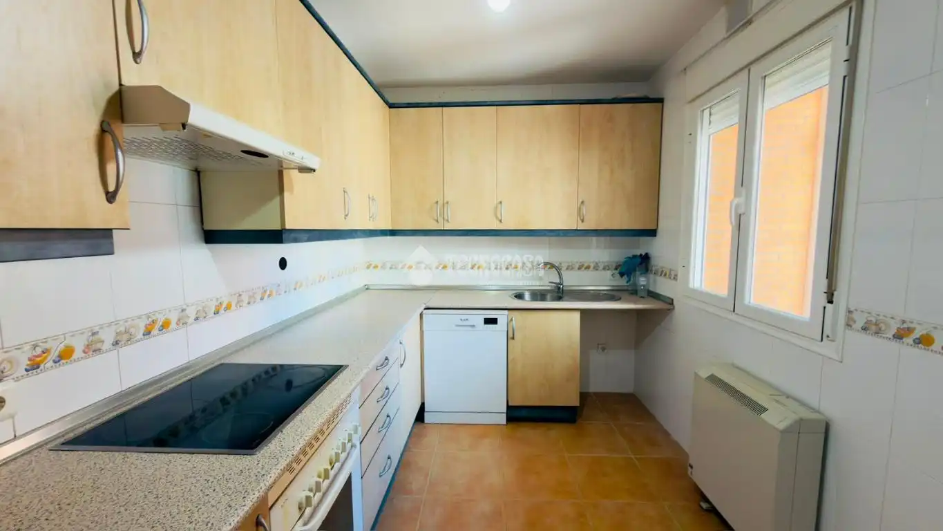 Cuina de Casa adosada en venda en Ciruelos amb Calefacció