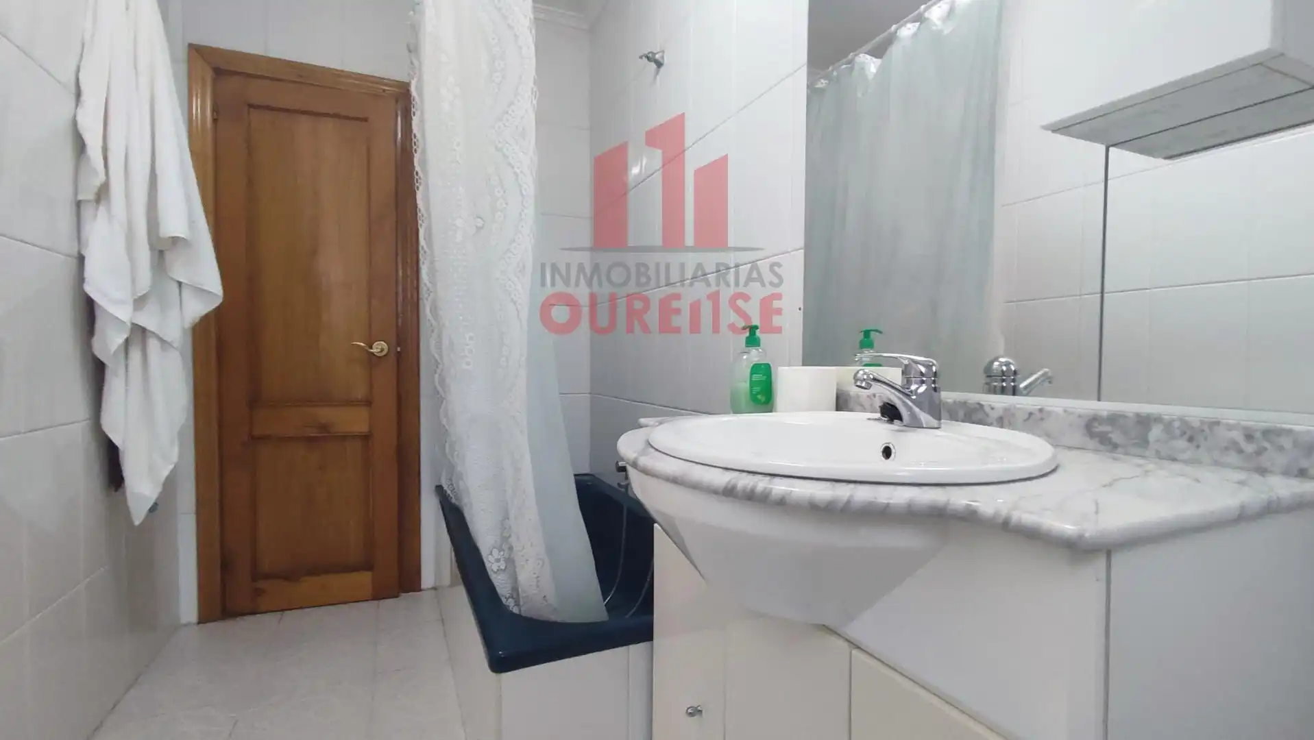Baño de Casa o chalet en venta en San Cibrao das Viñas con Calefacción, Jardín privado y Terraza