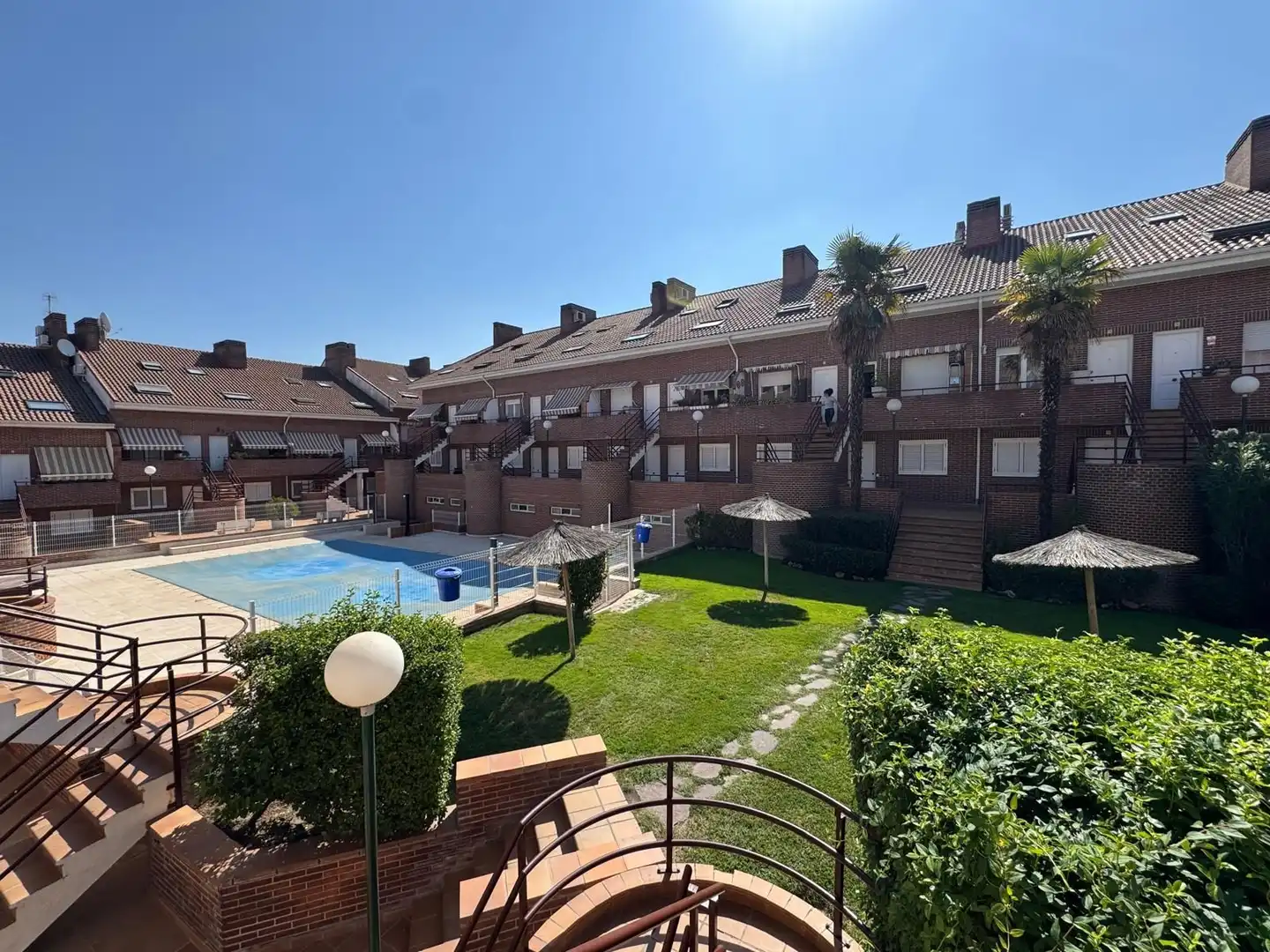 Duplex con piscina in vendita a Sevilla la Nueva, imagen 2
