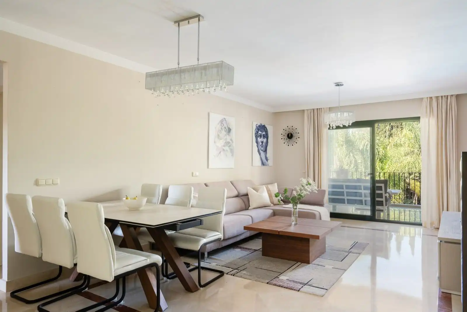 Sala d'estar de Apartament en venda en Marbella amb Aire condicionat, Terrassa i Traster
