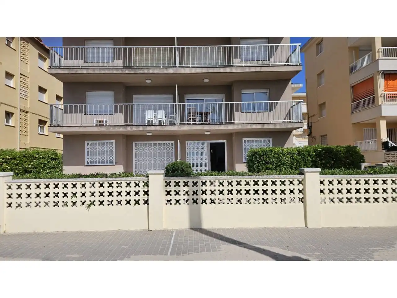 Vista exterior de Piso de alquiler en Vilanova i la Geltrú con Jardín privado, Terraza y Amueblado