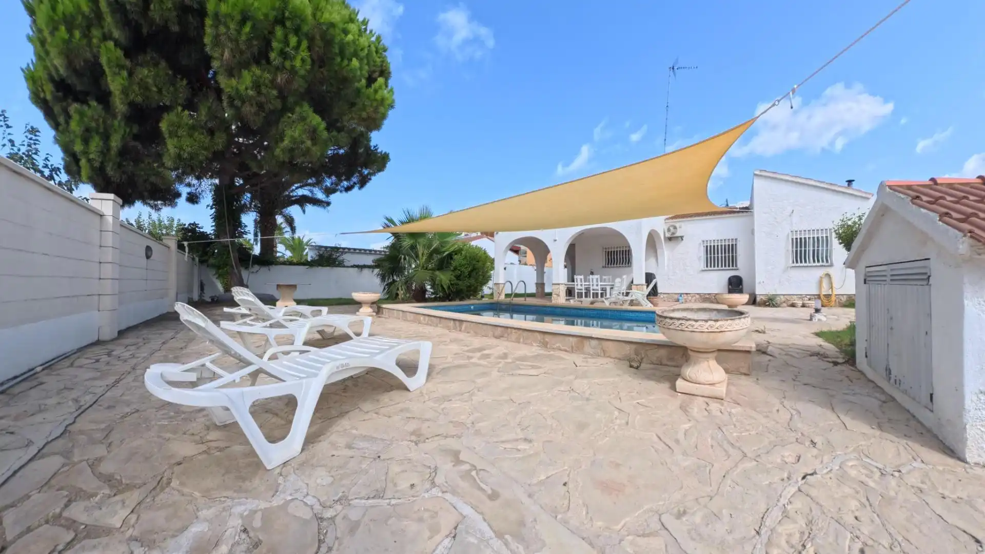 Chalet con piscina en venta en Eucaliptus- Poble Nou del Delta, imagen 2