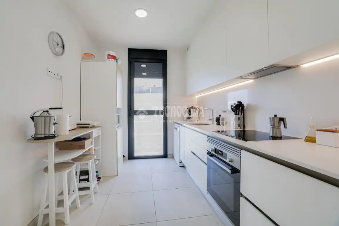 Cocina de Piso en venta en L'Hospitalet de Llobregat con Balcón
