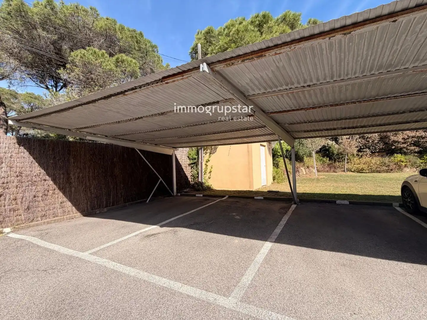 Aparcament de Apartament en venda en Castell d'Aro, Platja d'Aro i s'Agaró amb Aire condicionat, Calefacció i Terrassa
