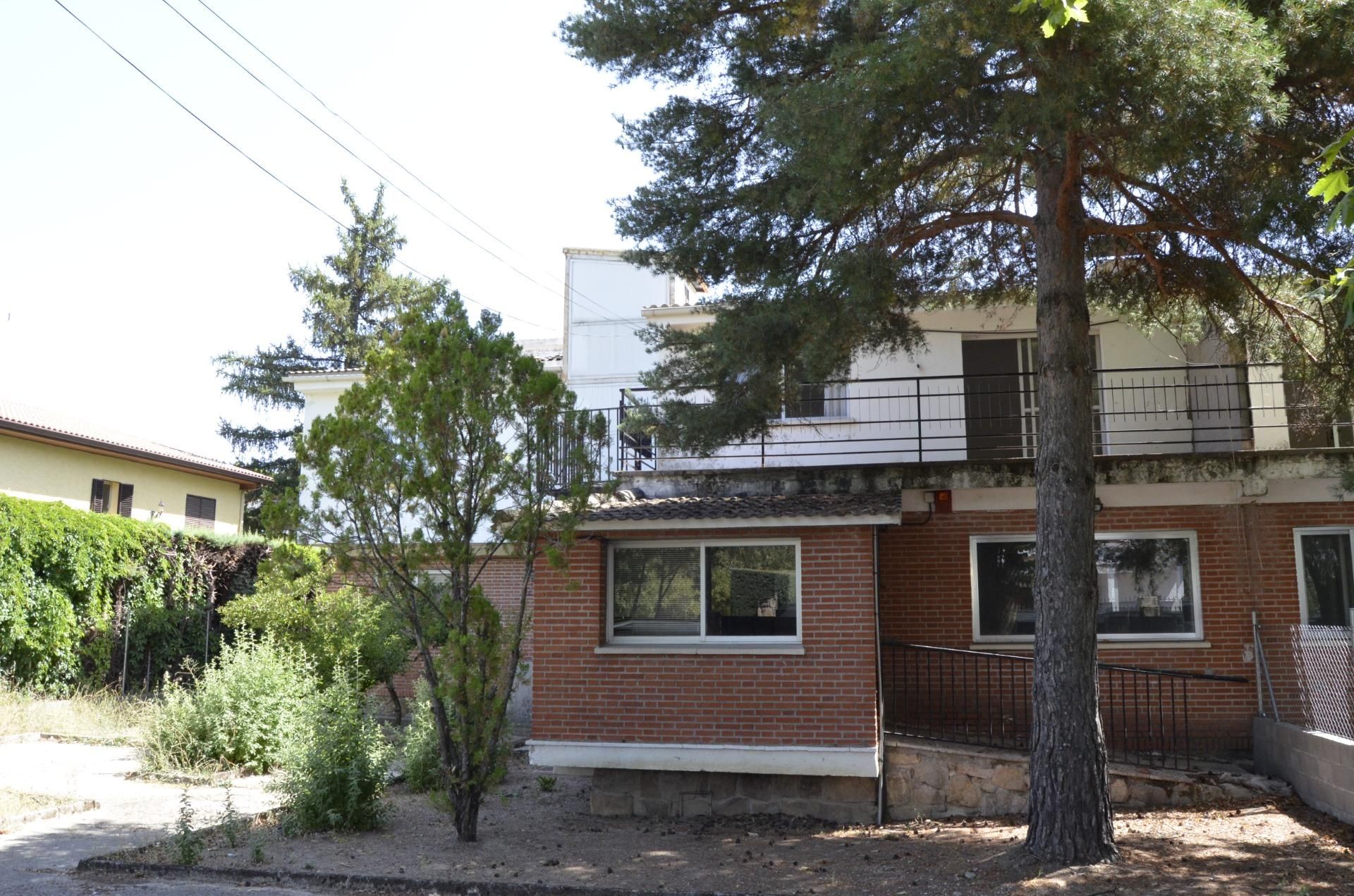 Vista exterior de Casa adosada en venta en Becerril de la Sierra con Jardín privado, Terraza y Balcón