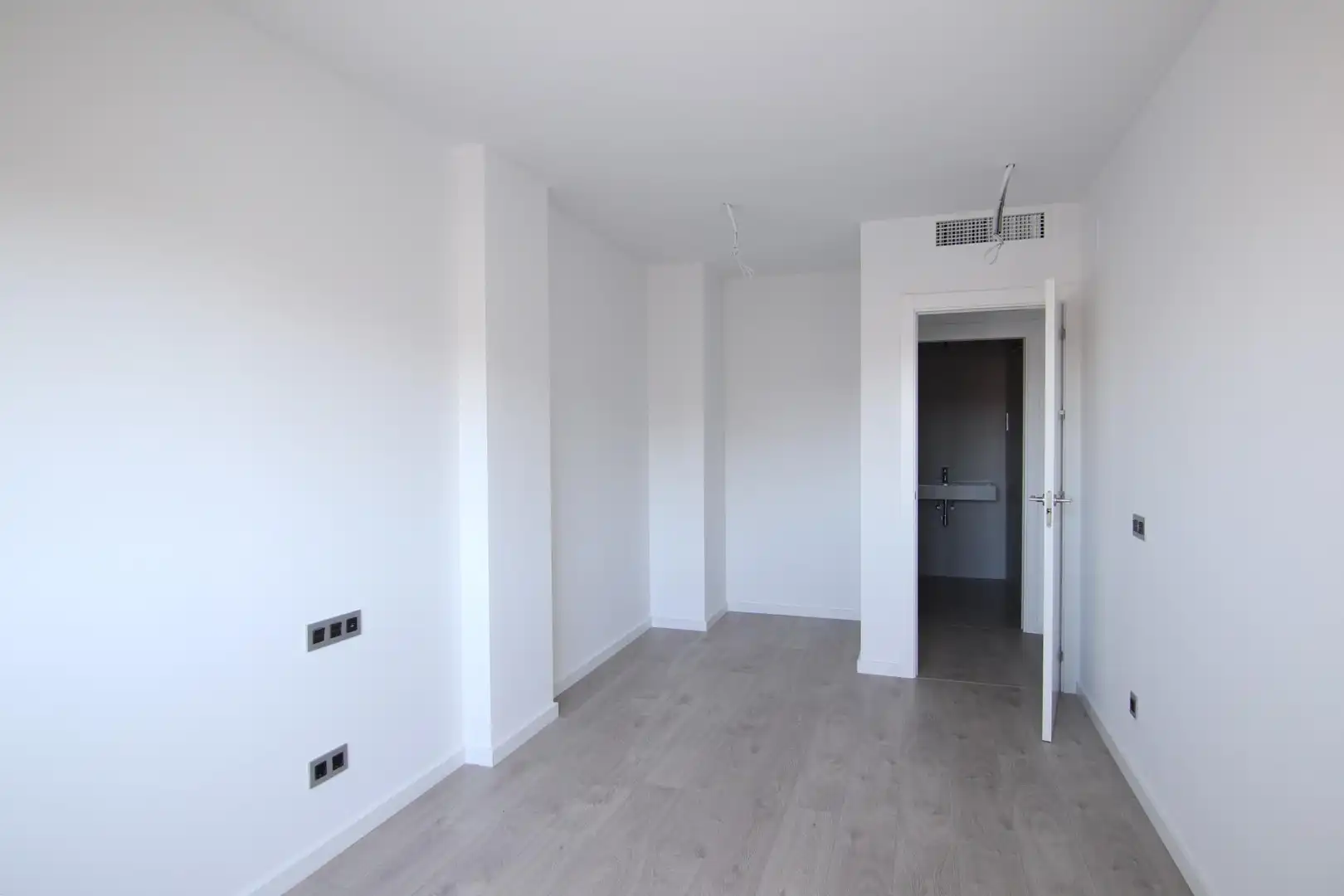 Flat for rent in Sabadell  with Air Conditioner, Heating and Parquet flooring