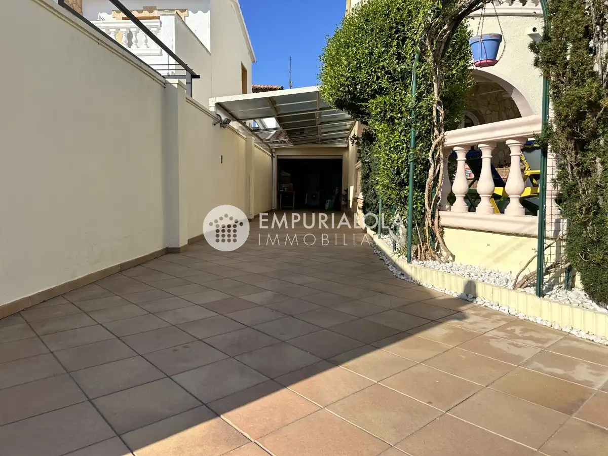 Terrassa de Casa o xalet en venda en Empuriabrava amb Aire condicionat, Jardí privat i Piscina