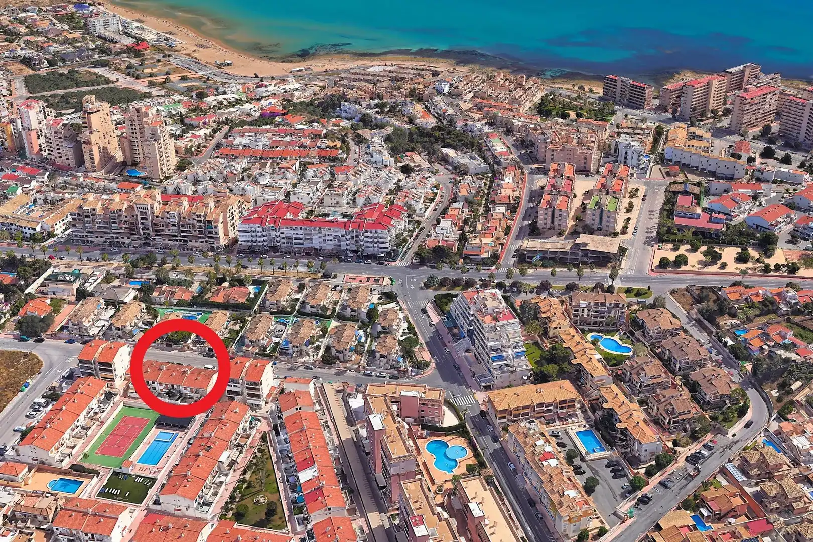 Vista exterior de Casa adosada en venda en Torrevieja amb Aire condicionat, Calefacció i Terrassa