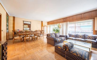 Living room of Flat for sale in  Madrid Capital  with Air Conditioner, Heating and Parquet flooring