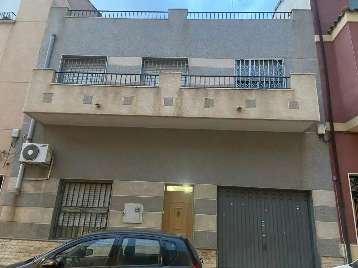 Vista exterior de Planta baixa en venda en Elda amb Aire condicionat, Traster i Moblat