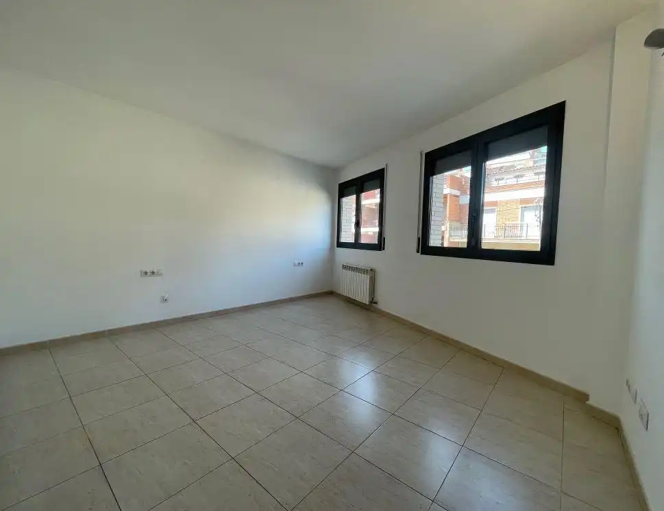 Außenansicht von Wohnung zur Miete in Igualada mit Heizung, Terrasse und Abstellraum