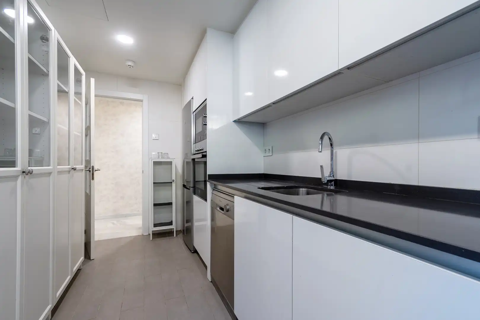 Cocina de Apartamento de alquiler en Marbella con Aire acondicionado, Terraza y Trastero