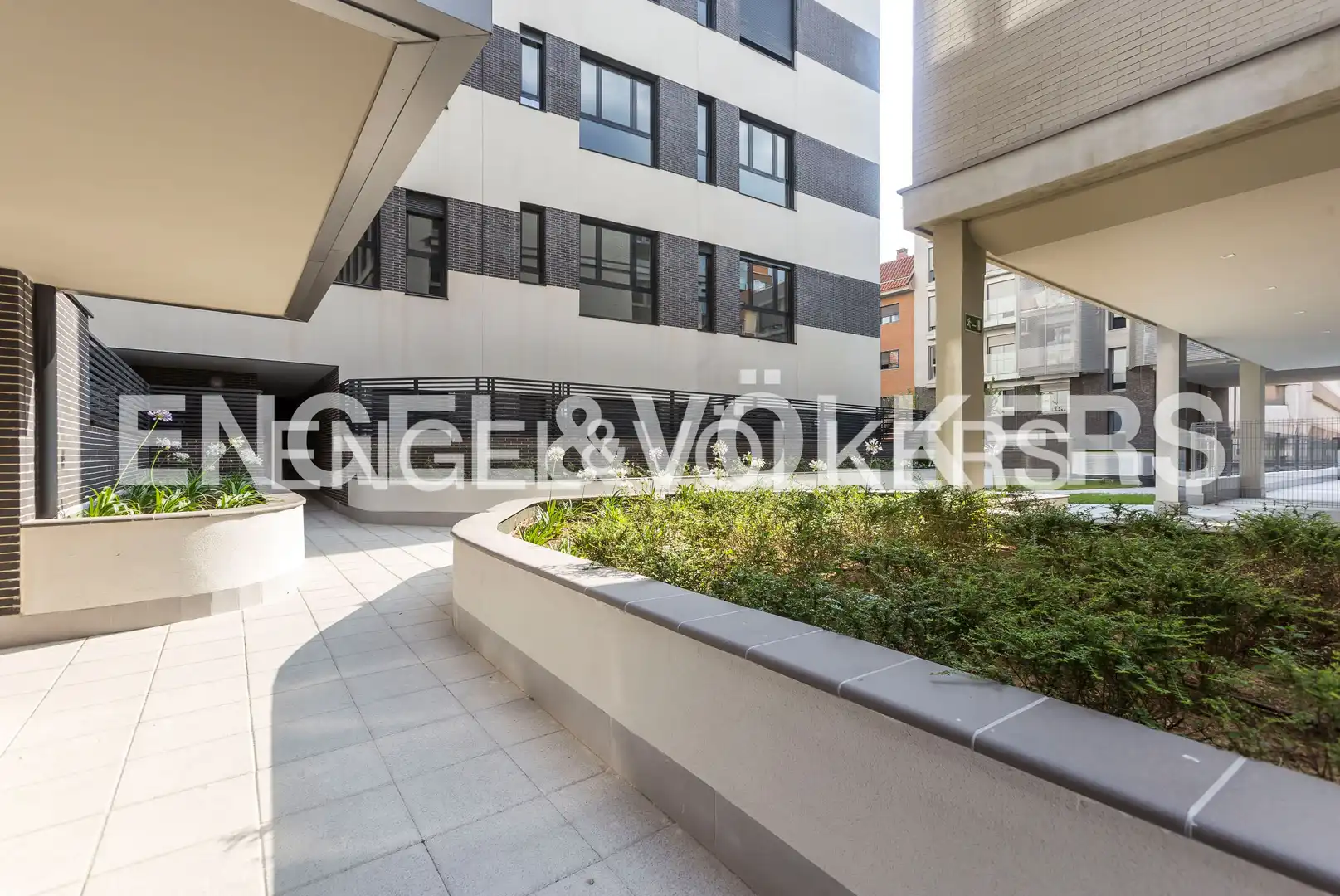 Terrassa de Àtic de lloguer en Madrid amb Aire condicionat, Calefacció i Jardí privat