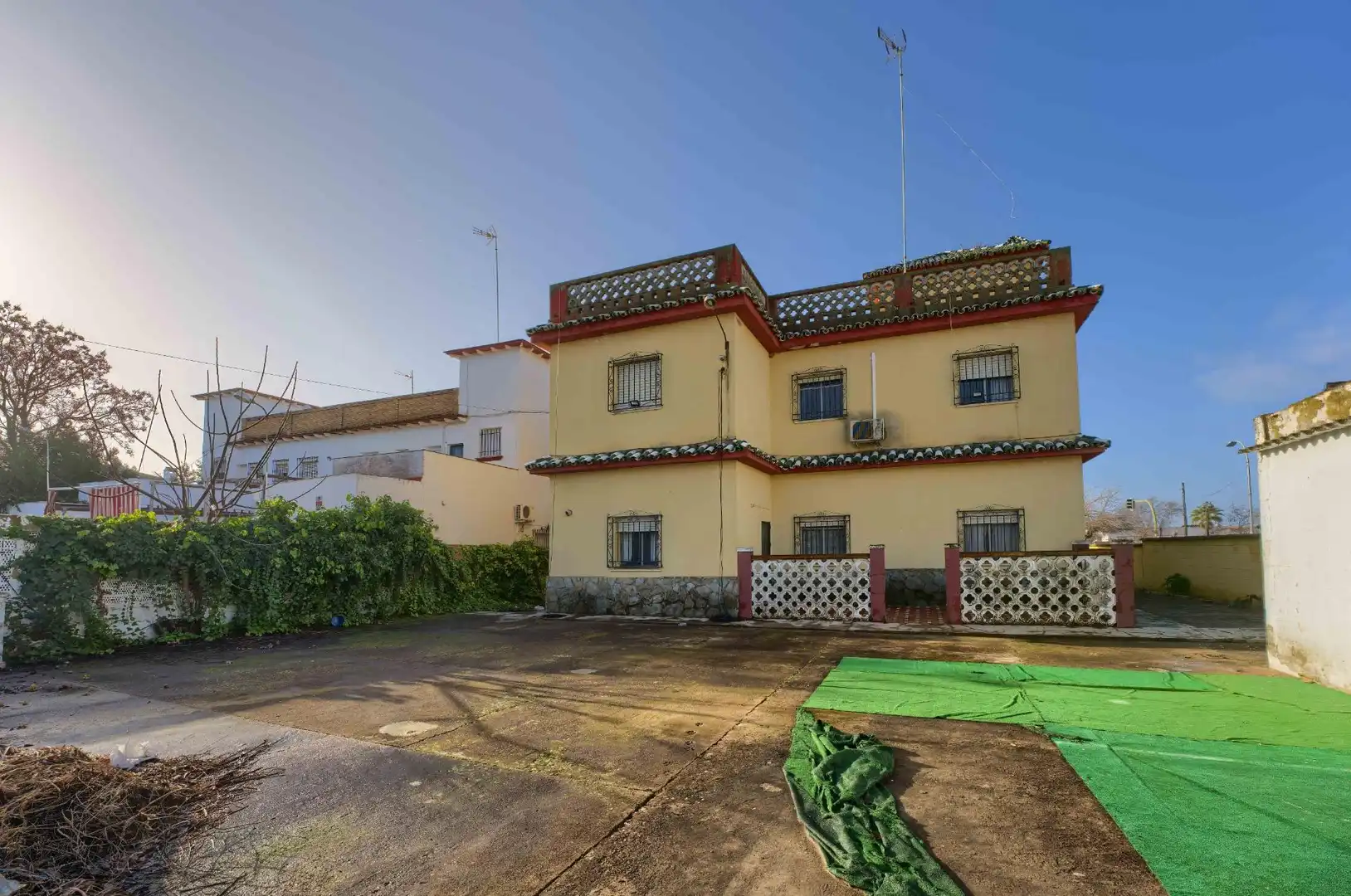 Exterior view of Houses for sale in Sanlúcar la Mayor  with Air Conditioner, Private garden and Terrace