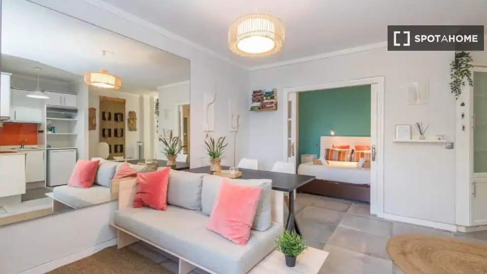Sala d'estar de Apartament per a compartir en Las Palmas de Gran Canaria amb Aire condicionat, Terrassa i Moblat