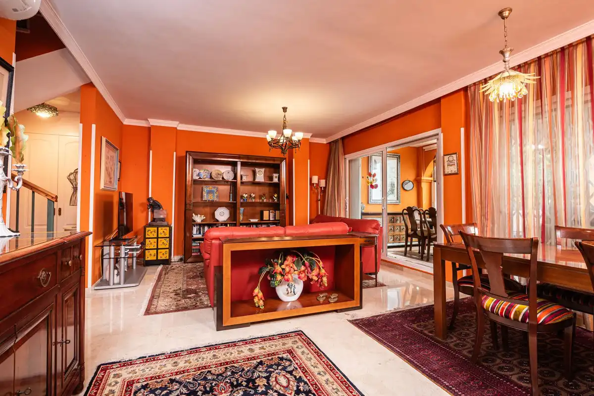 Sala d'estar de Àtic en venda en Marbella amb Aire condicionat, Terrassa i Moblat