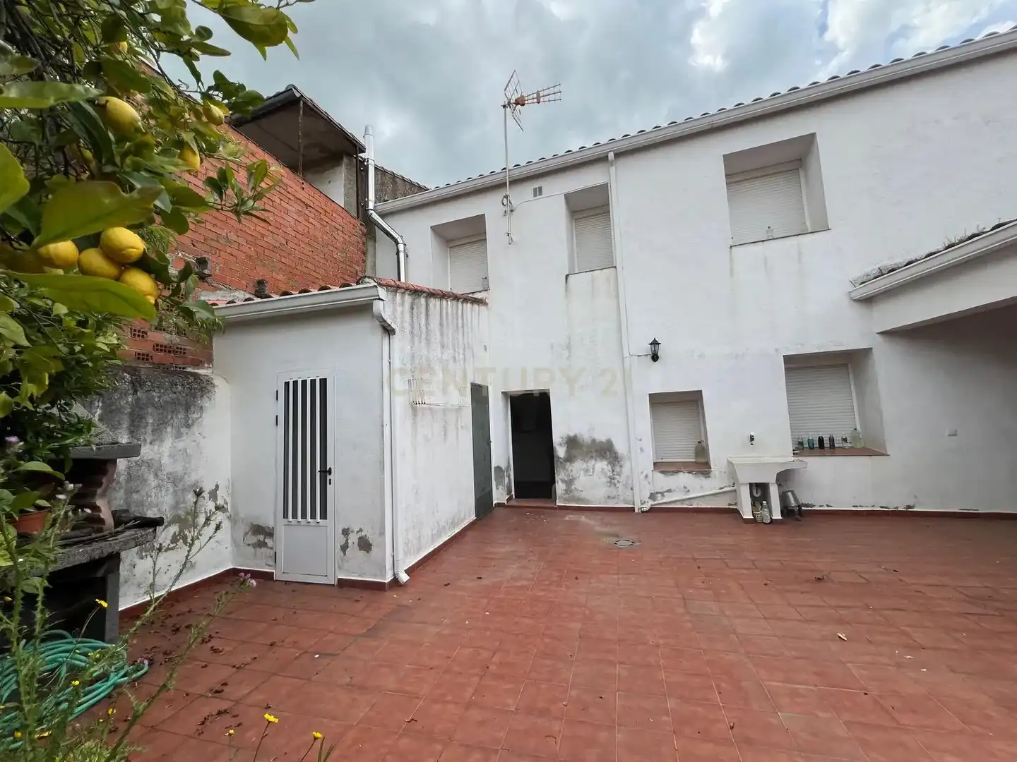 Exterior view of Houses for sale in Madroñera