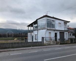 Vista exterior de Casa o xalet en venda en Laza amb Jardí privat, Terrassa i Balcó