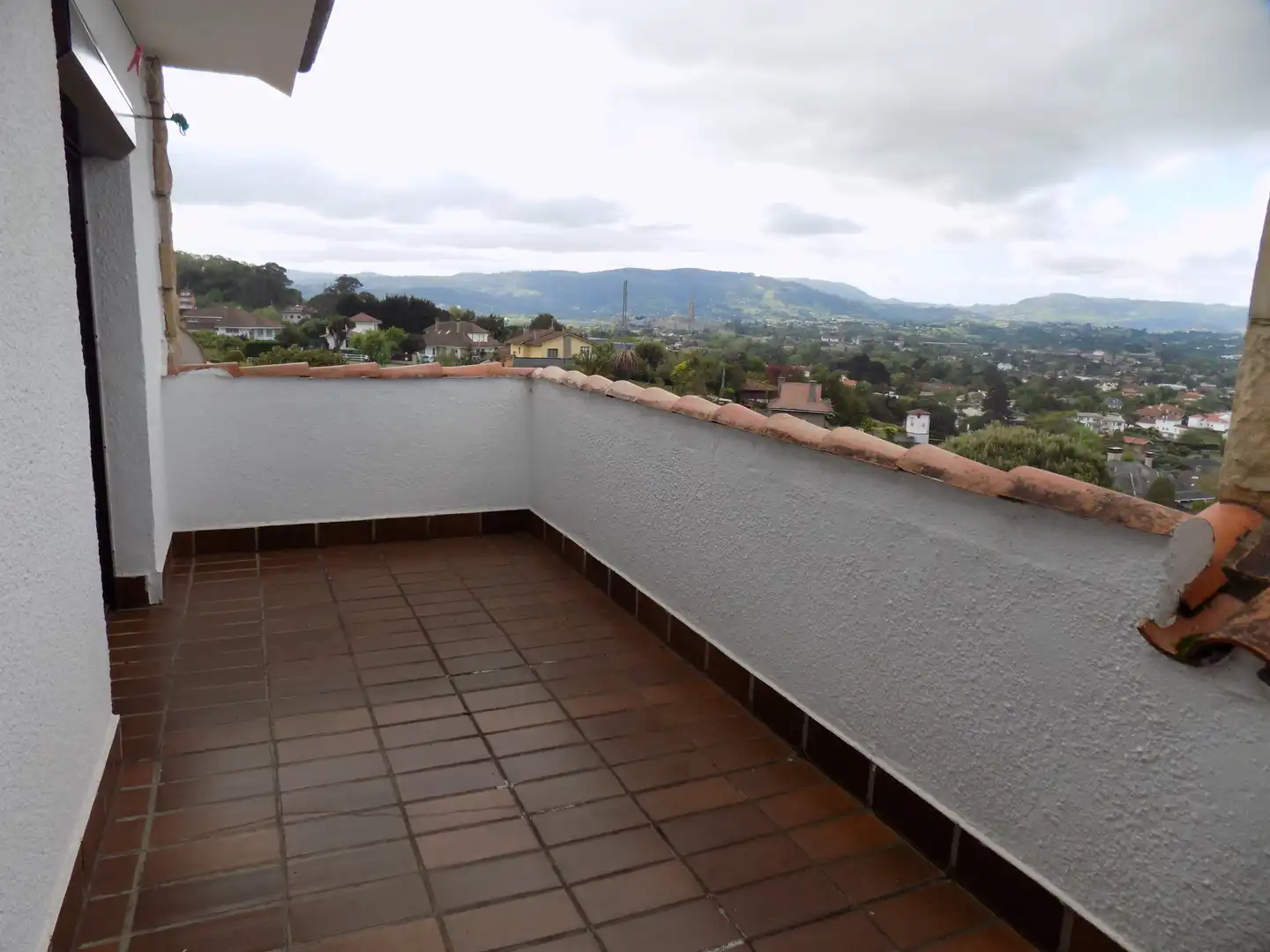 Terrassa de Casa adosada en venda en Gijón  amb Calefacció, Jardí privat i Terrassa