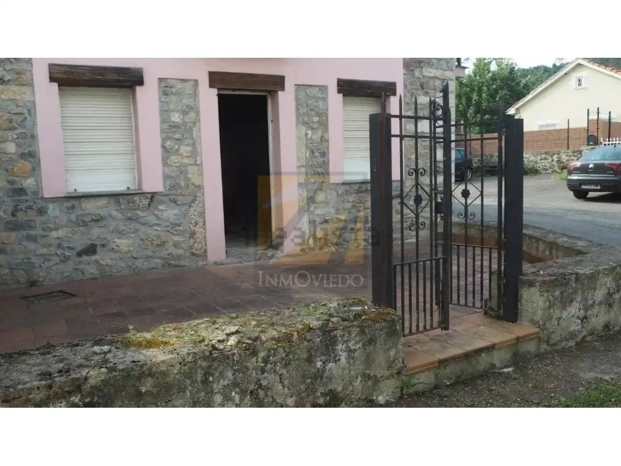 Vista exterior de Casa o xalet en venda en Oviedo  amb Terrassa