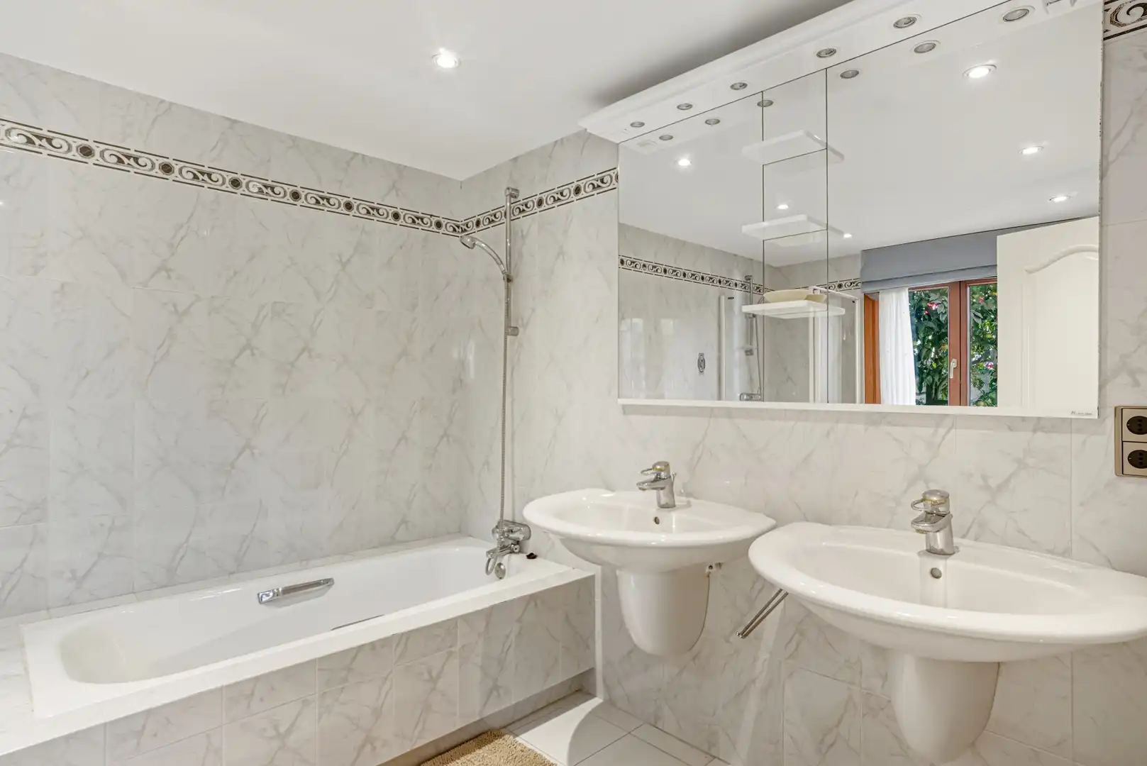 Baño de Casa o chalet en venta en Estepona con Aire acondicionado, Jardín privado y Terraza