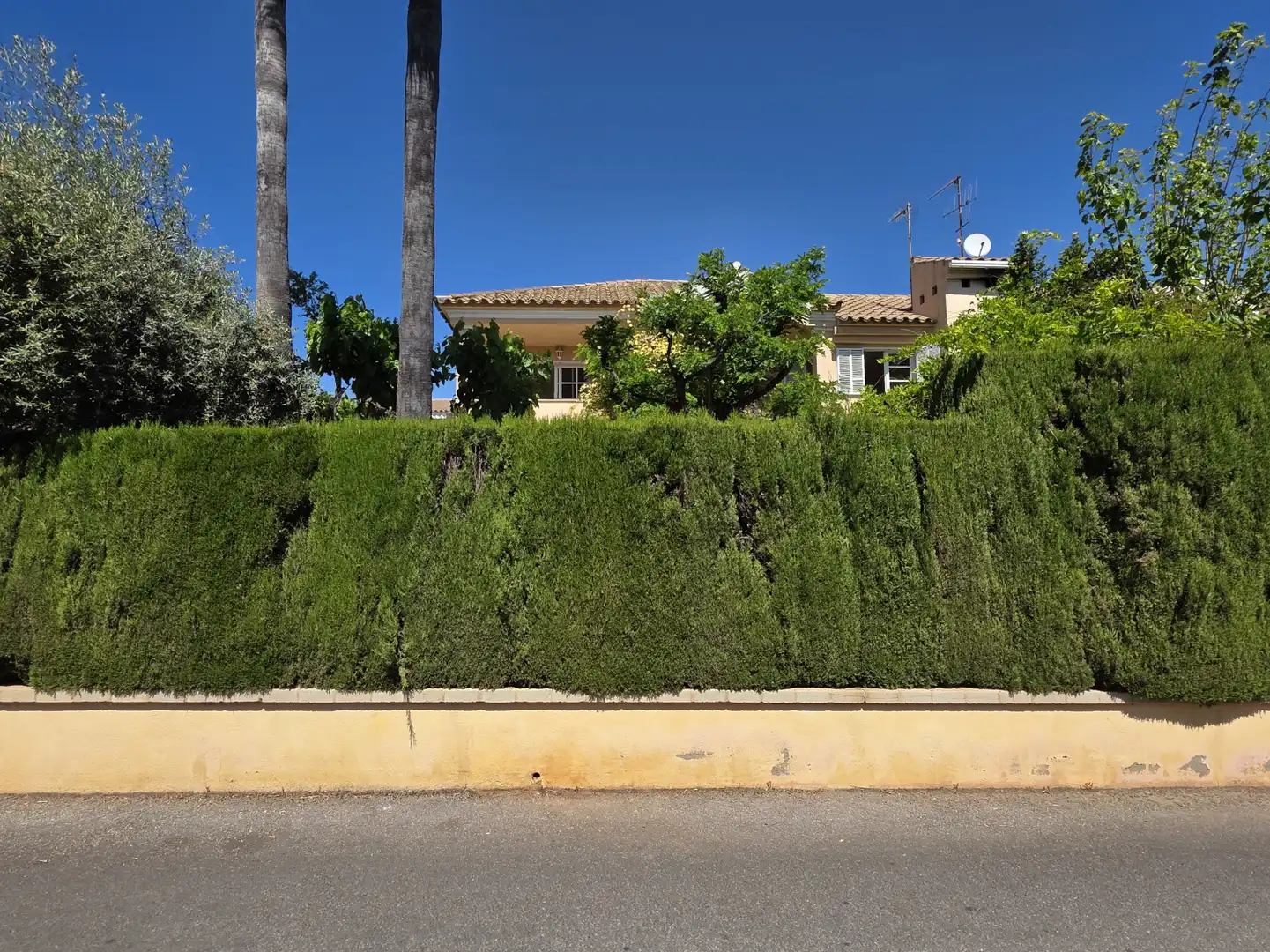Vista exterior de Casa adosada en venda en Benicasim / Benicàssim amb Calefacció, Jardí privat i Terrassa