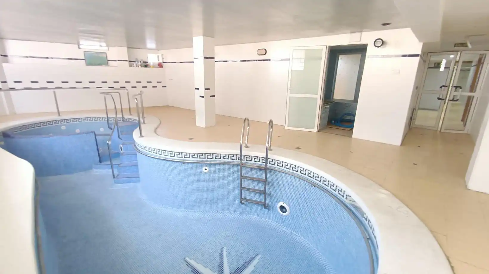 Piscina de Local en venta en Pilar de la Horadada con Aire acondicionado y Amueblado