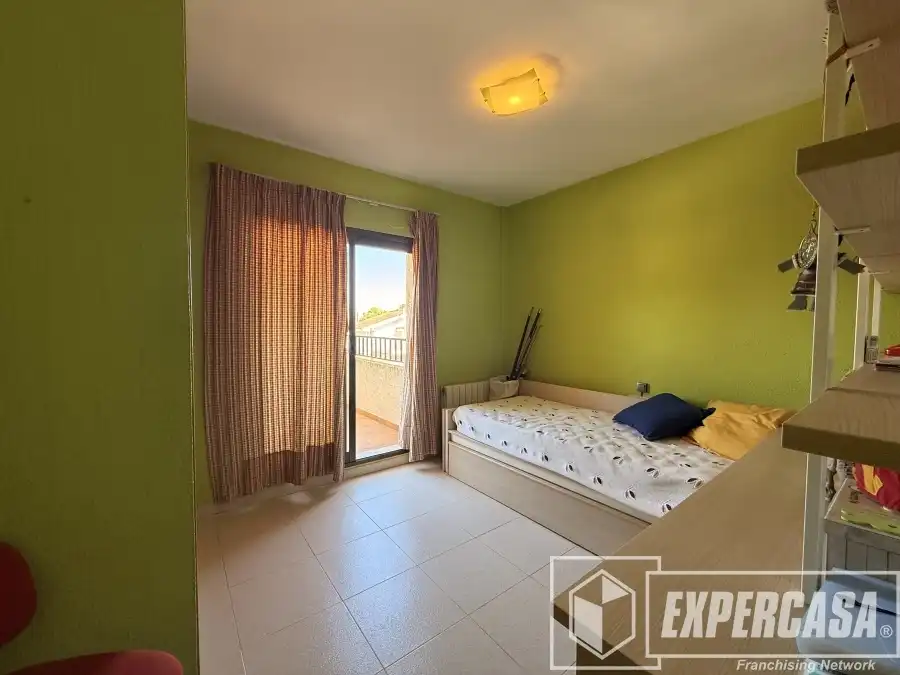 Dormitori de Casa o xalet en venda en Riba-roja de Túria amb Aire condicionat, Calefacció i Terrassa
