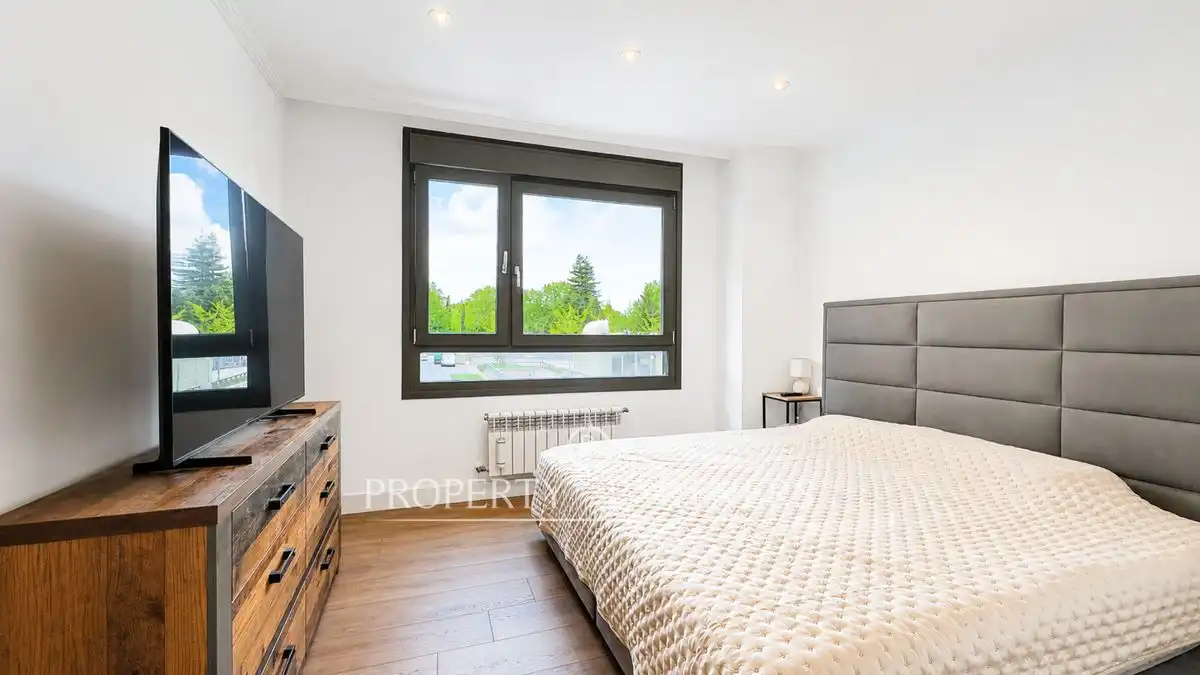 Bedroom of Apartments for sale in Madrid  with Air Conditioner, Heating and Private garden