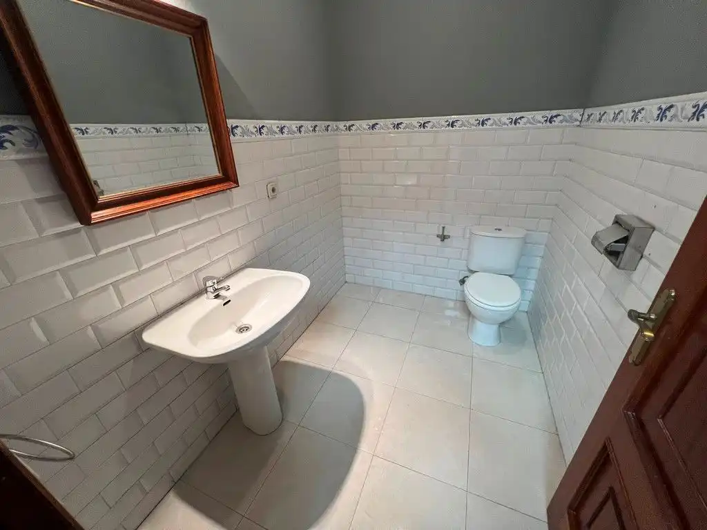 Baño de Nave industrial en venta en Santiago de Compostela 