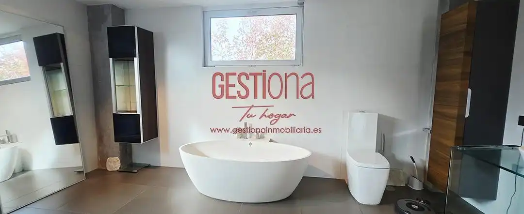 Bathroom of Houses for sale in Santa Cruz de Bezana  with Private garden, Terrace and Furnished