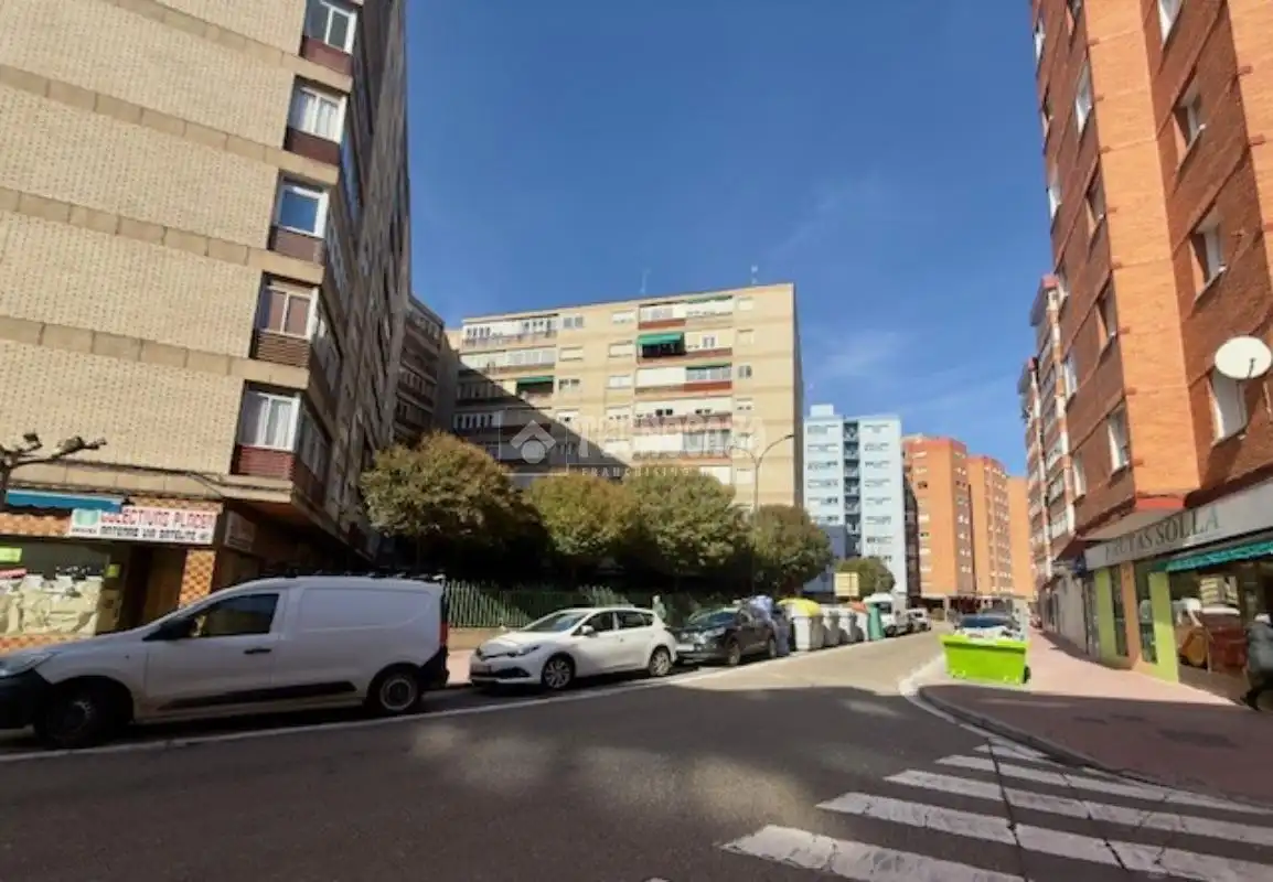 Vista exterior de Garaje en venta en Valladolid