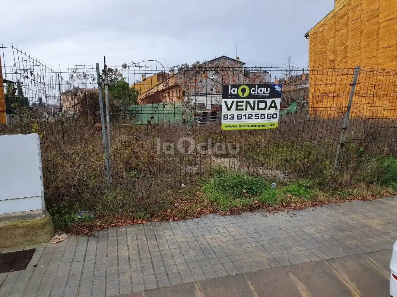 Rustikales Grundstück zum Verkauf in Tona