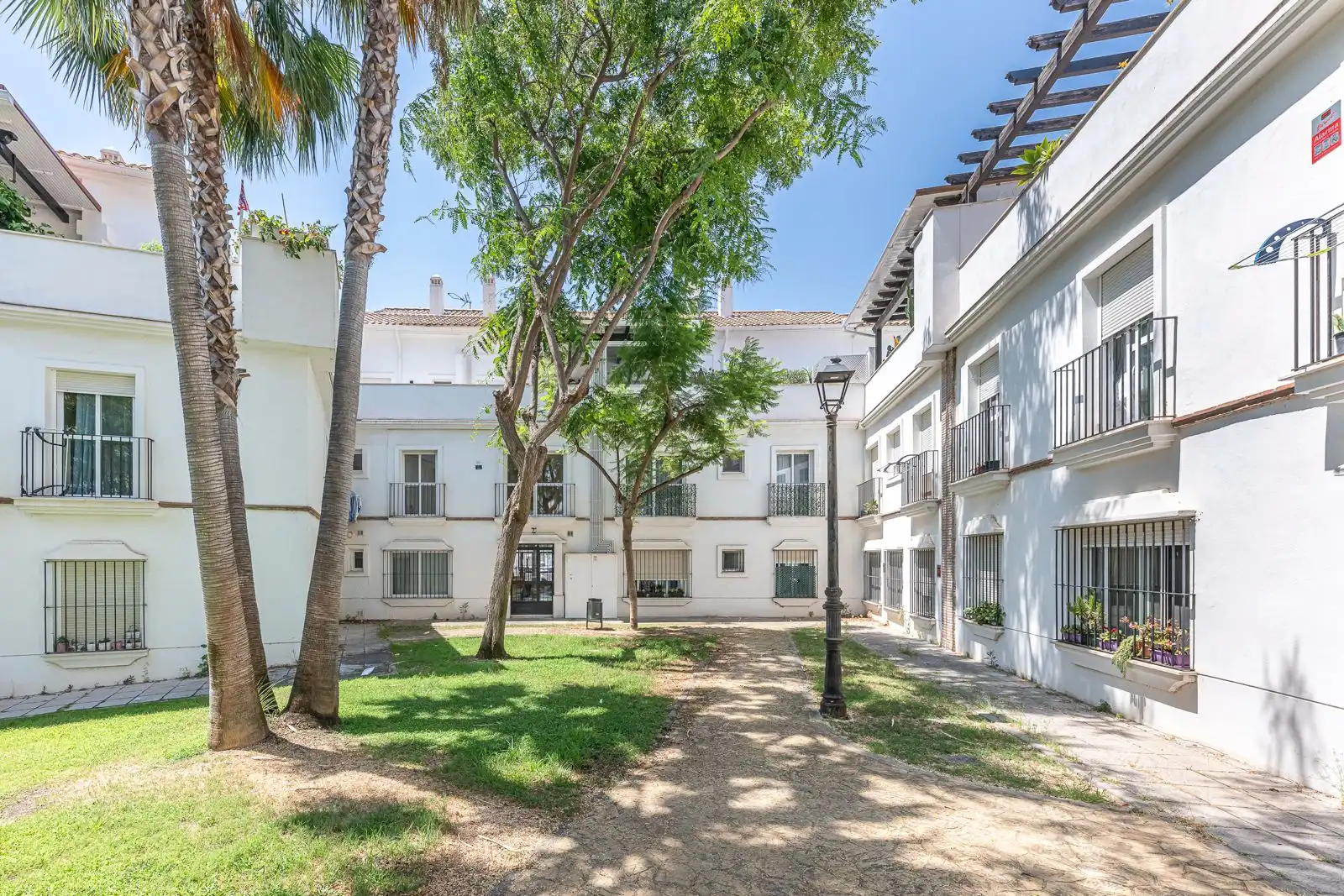 Vista exterior de Pis en venda en Estepona amb Aire condicionat, Terrassa i Internet