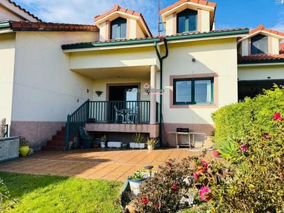 Vista exterior de Casa o xalet en venda en Cambre  amb Calefacció, Terrassa i Traster