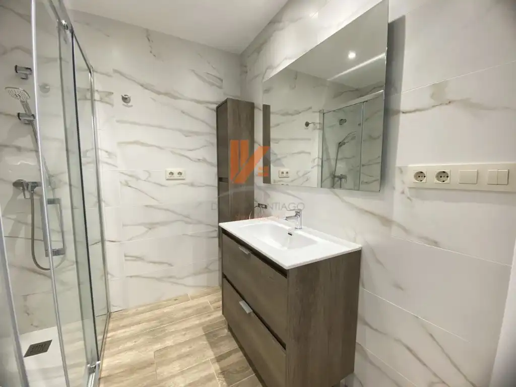 Bathroom of Apartments for rent in Santiago de Compostela   with Furnished