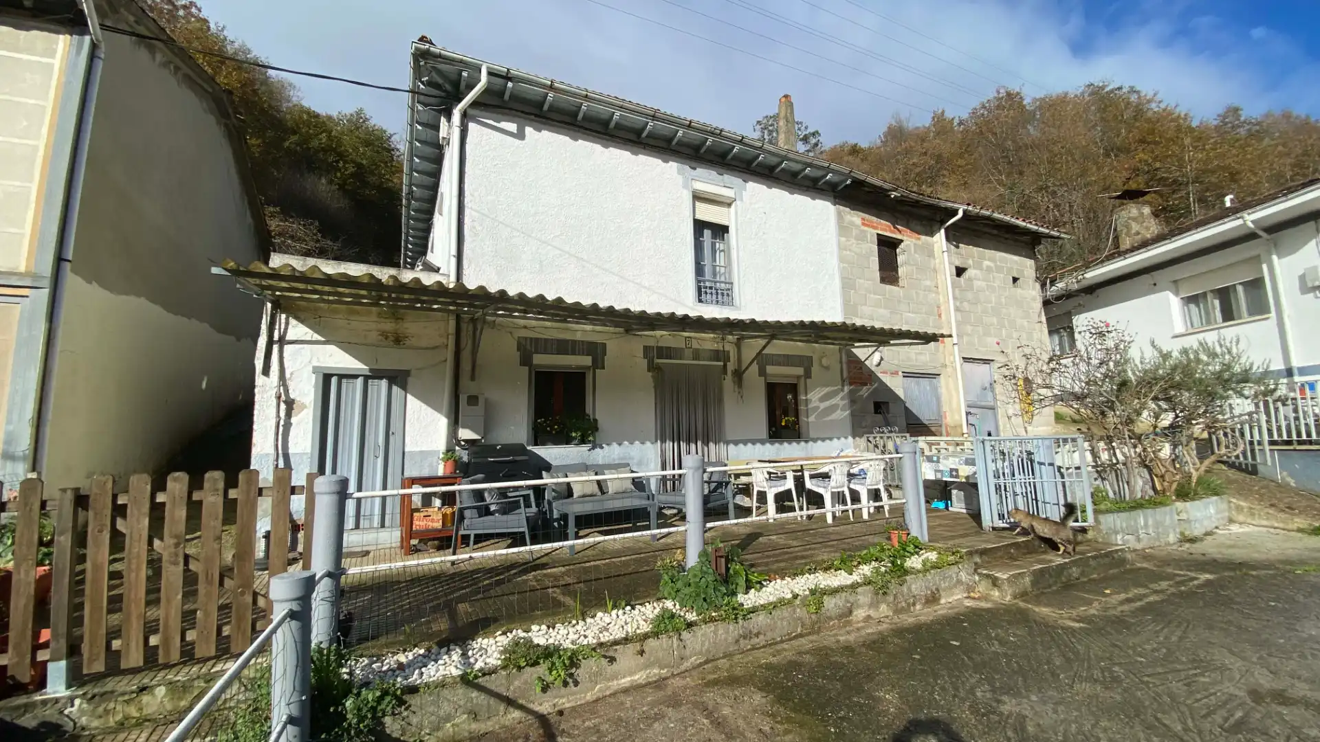 Außenansicht von Einfamilien-Reihenhaus zum Verkauf in San Martín del Rey Aurelio mit Privatgarten, Terrasse und Möbliert