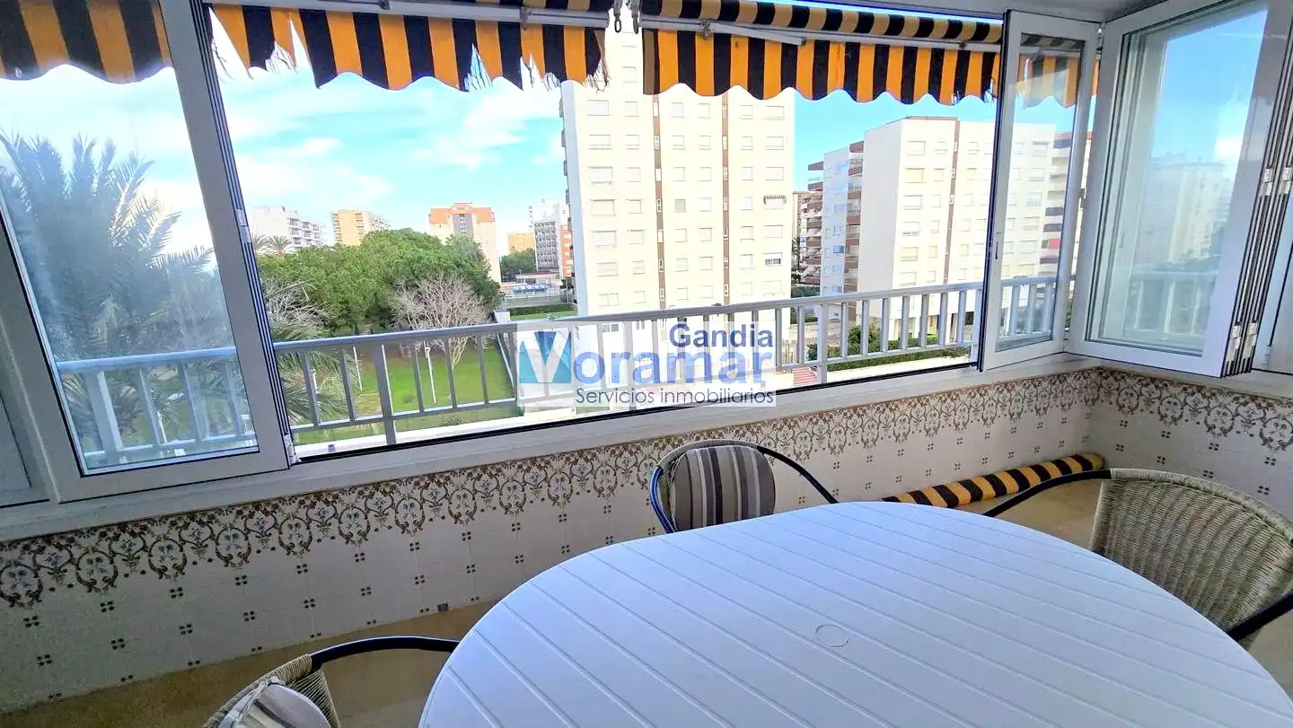 Habitación de Apartamento de alquiler en Gandia con Aire acondicionado, Calefacción y Piscina comunitaria