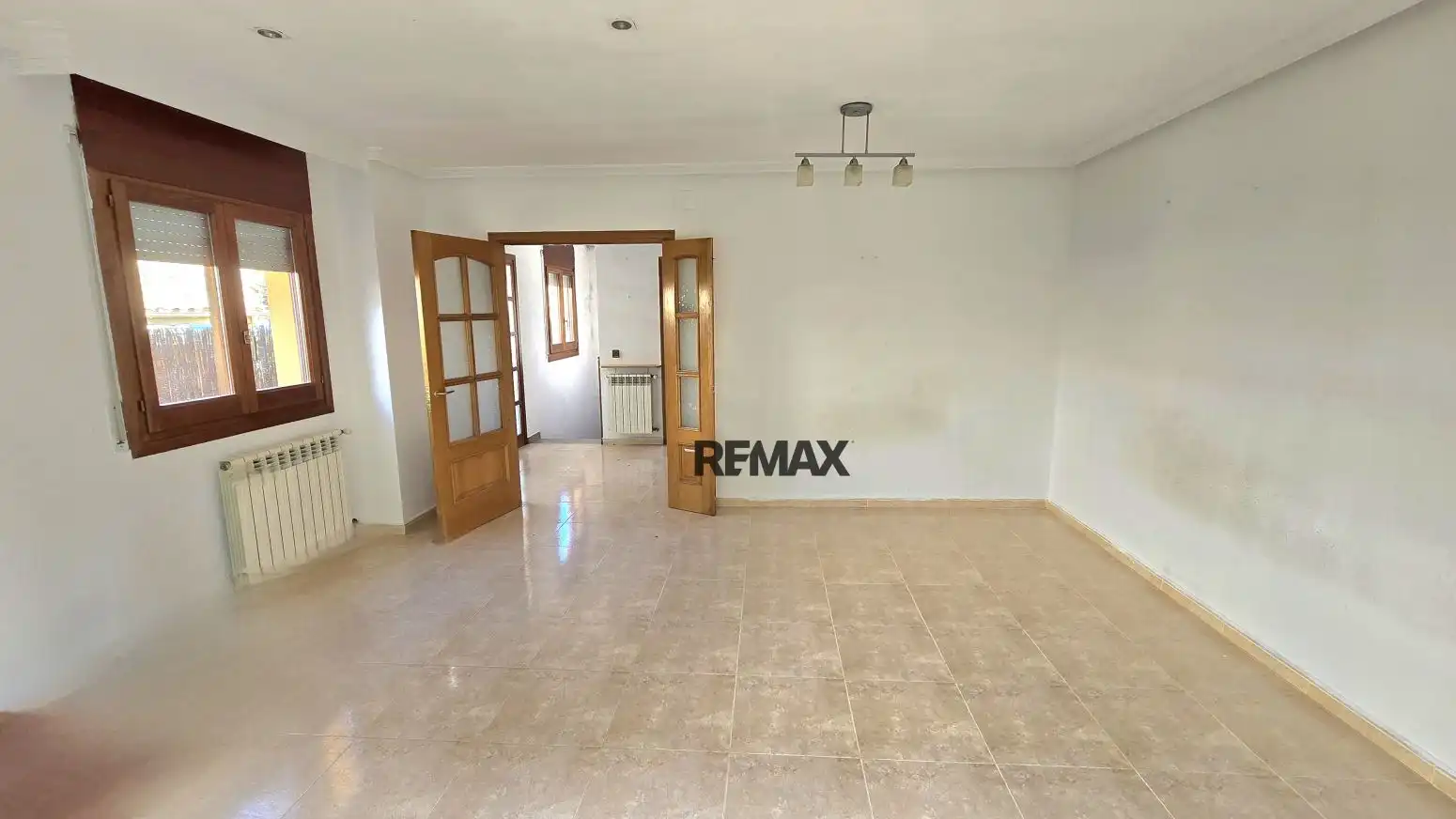 Detached house with garden for sale in Calle CL ISAAC ALBENIZ, imagen 2