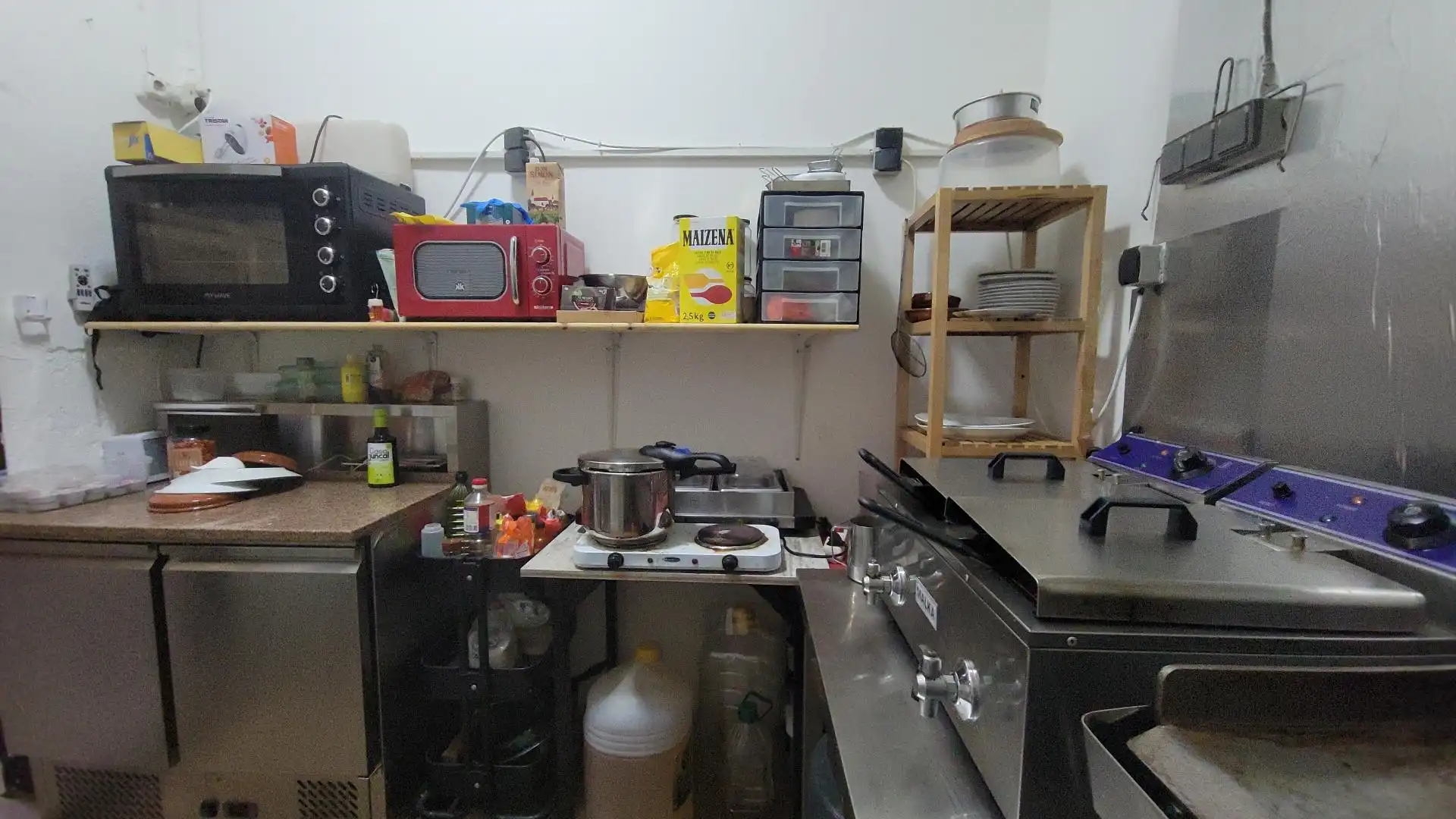 Cocina de Local de alquiler en L'Hospitalet de Llobregat con Aire acondicionado