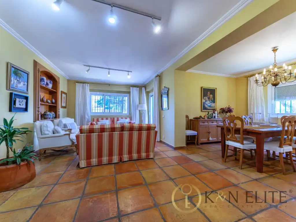 Sala d'estar de Casa o xalet en venda en Alicante / Alacant amb Aire condicionat, Jardí privat i Terrassa