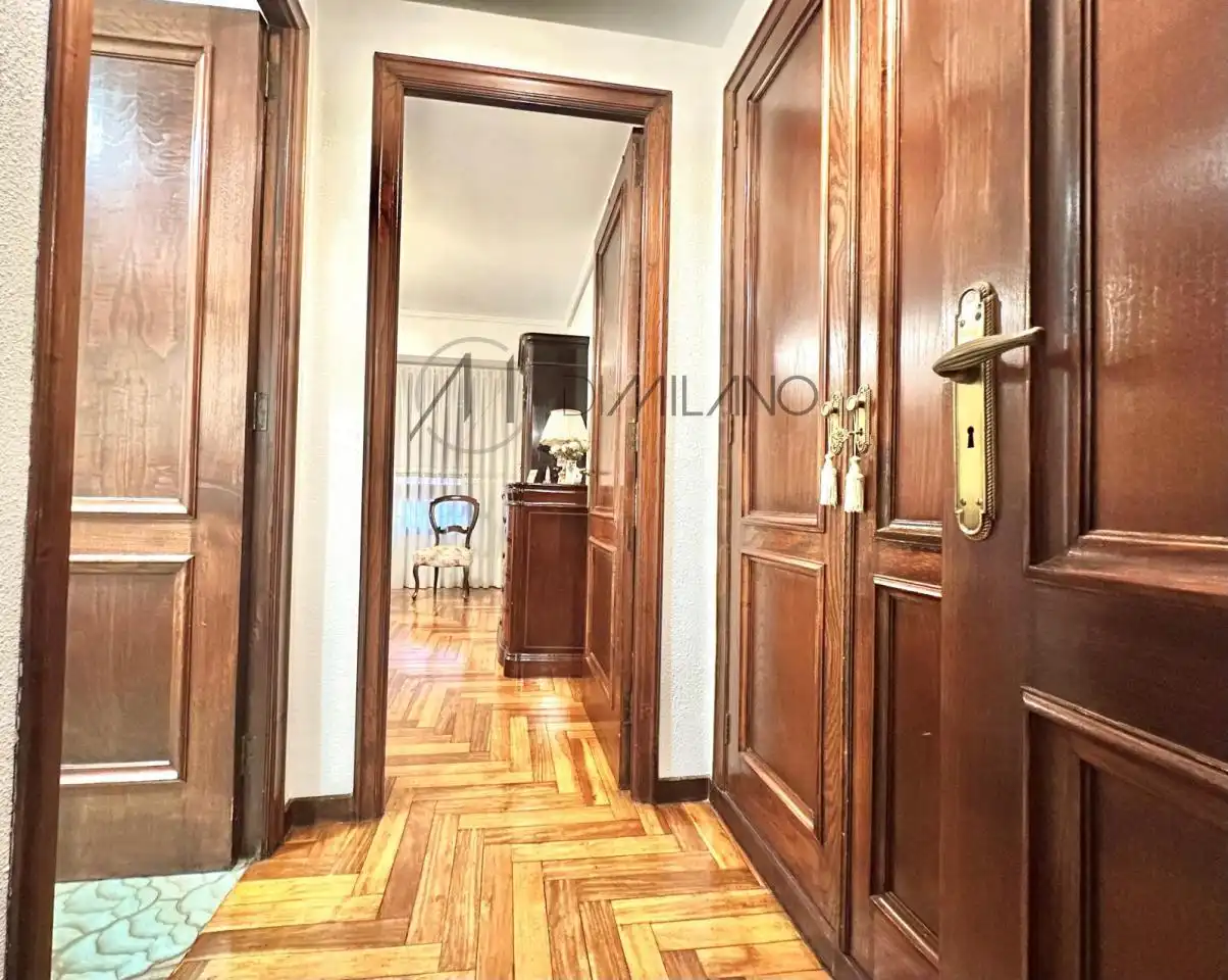Piso en venta en Vigo  con Calefacción, Parquet y Trastero