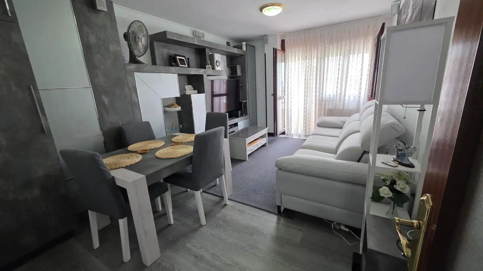 Living room of Flat for sale in Castro-Urdiales  with Heating, Terrace and Storage room