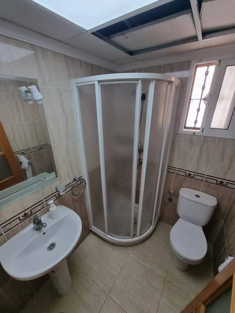 Badezimmer von Haus oder Chalet zur Miete in Guardamar del Segura mit Heizung, Terrasse und Abstellraum