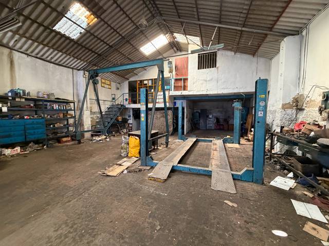 Nave industrial en Venta en Calzada de la Virgen en Torreperogil