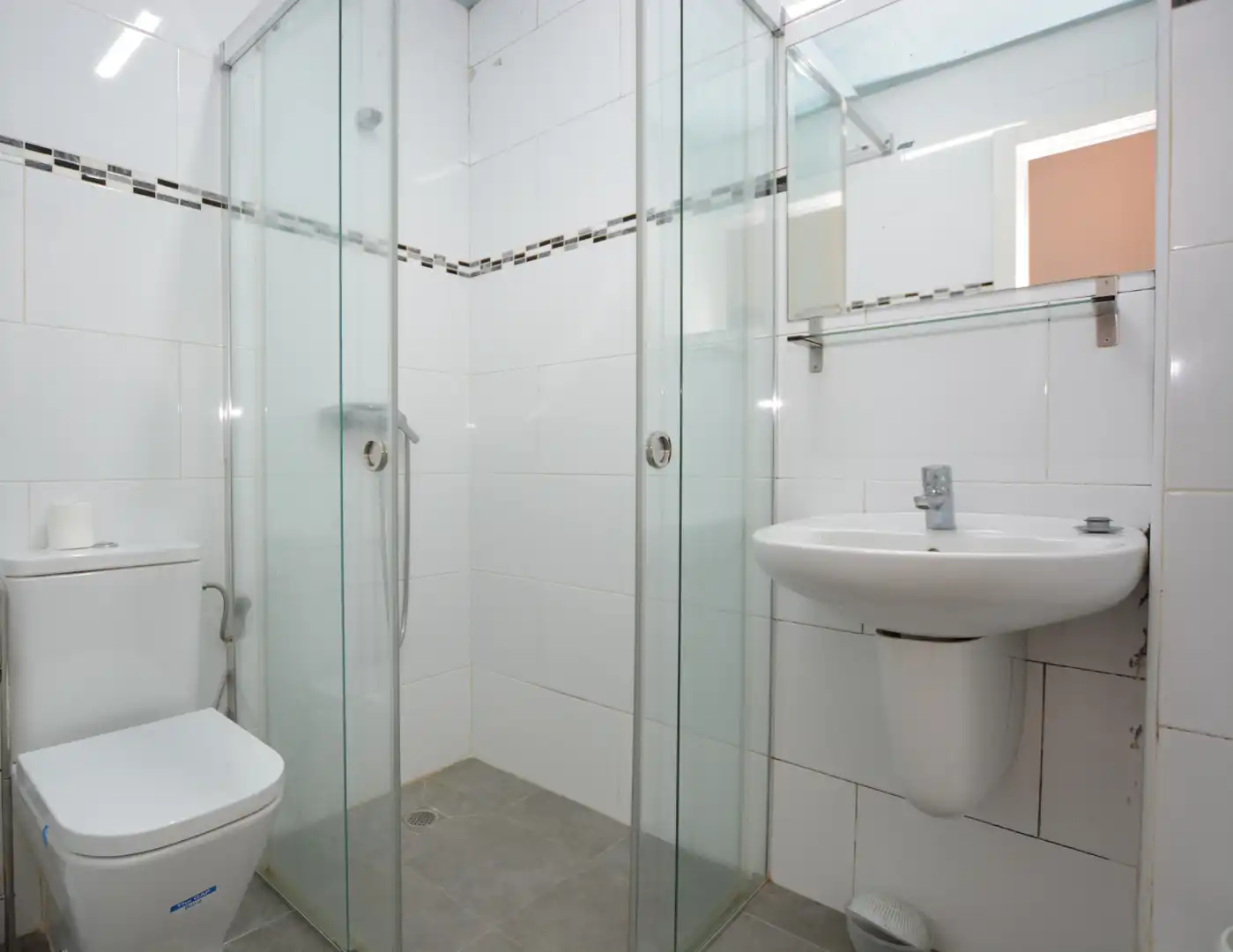 Bathroom of Buildings for sale in Sevilla