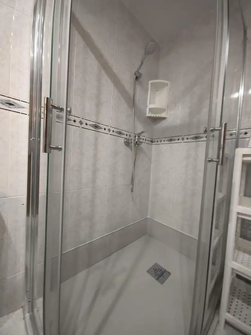 Bany de Pis de lloguer en Granada amb Aire condicionat, Calefacció i Terrassa