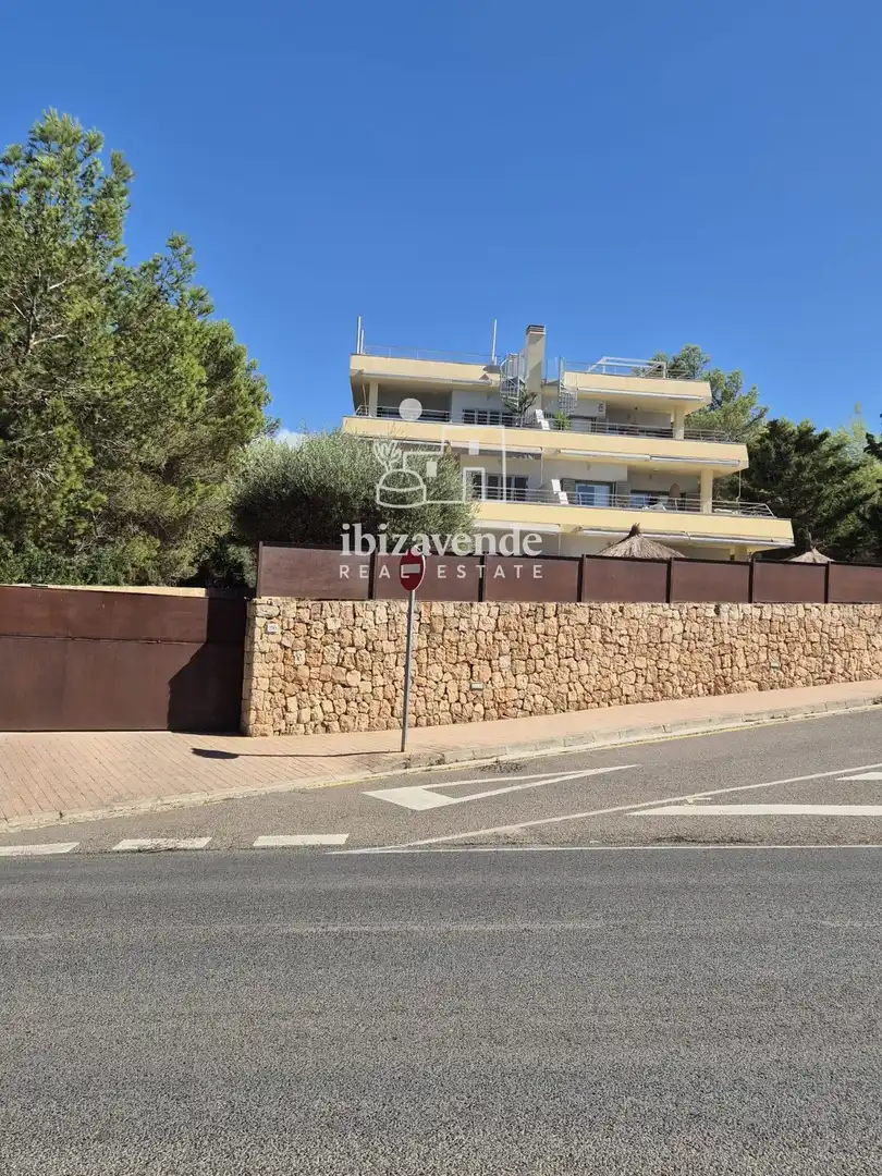 Vista exterior de Àtic de lloguer en Sant Josep de sa Talaia amb Aire condicionat, Terrassa i Piscina