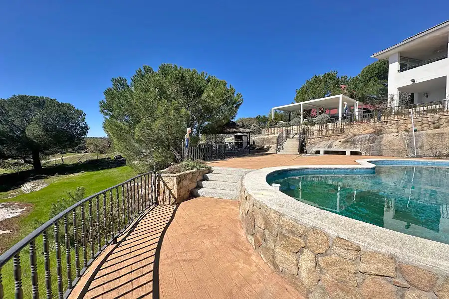 Piscina de Casa o chalet en venta en Hoyo de Manzanares con Aire acondicionado, Calefacción y Jardín privado