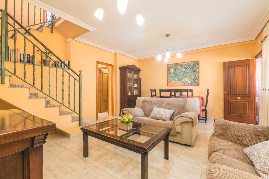 Sala d'estar de Casa adosada en venda en Santa Pola amb Moblat i Piscina comunitària
